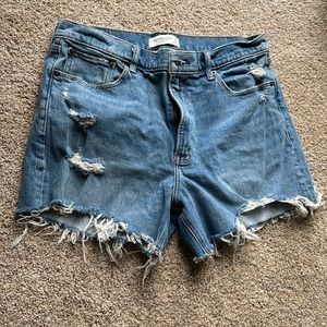 Abercrombie and Fitch Mom short